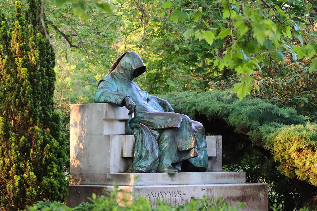 Budapest Anonymous Statue