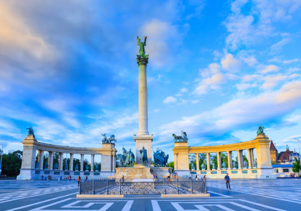 Heroes' Square