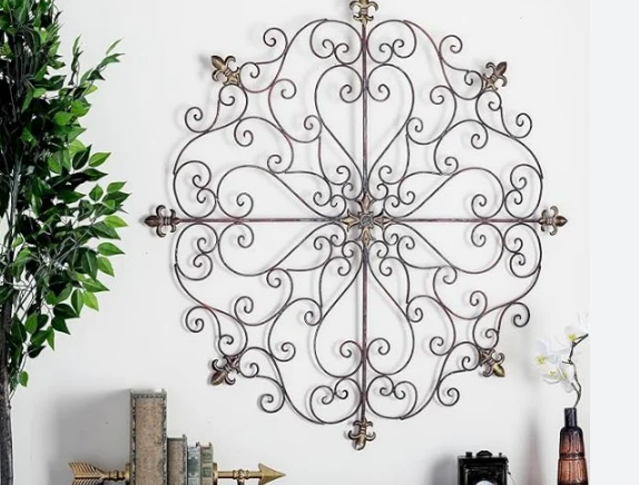 Outdoor wall decor using modern art