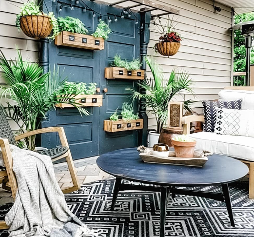 Outdoor wall decor for stylish patios
