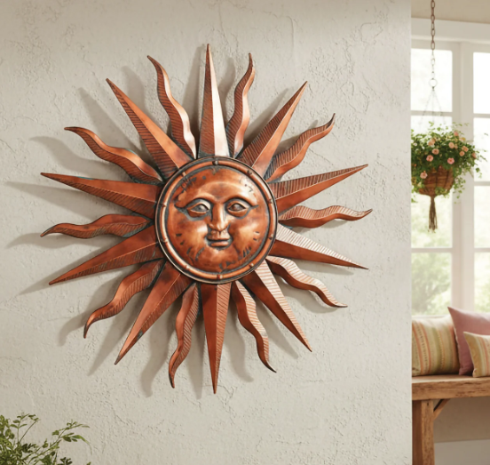 Outdoor wall decor with modern finishes