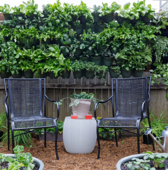 Outdoor wall decor using sustainable materials
