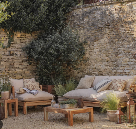 Outdoor wall decor for inspiring outdoor spaces